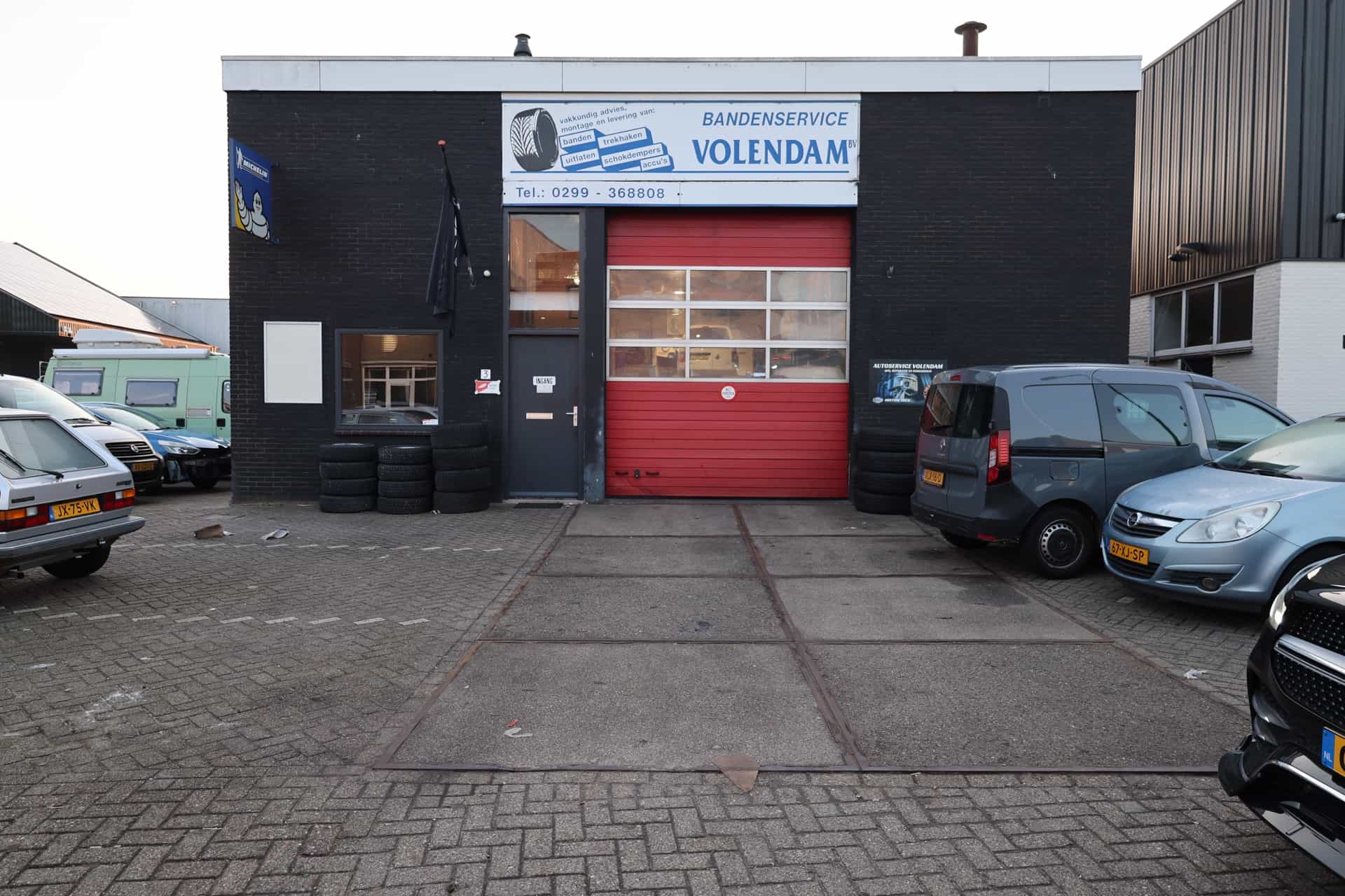 Het pand van Auto & Bandenservice Volendam aan de Marconistraat 3